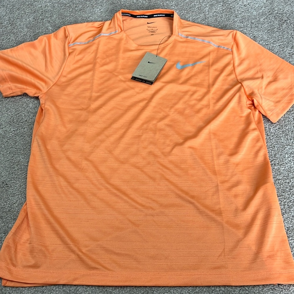 Nike Men’s DriFit Tee BNWT Medium